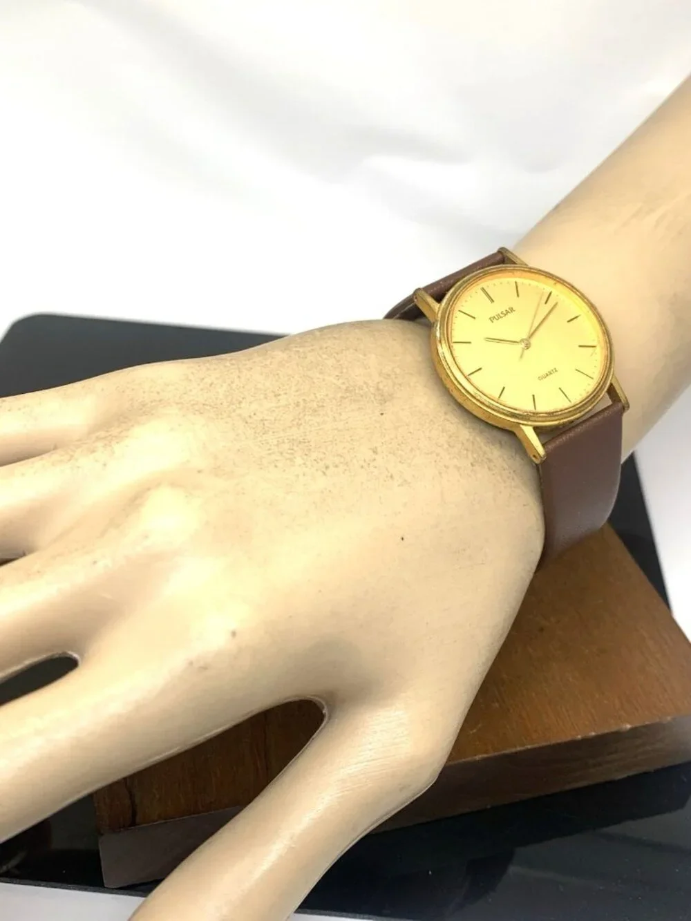 Pulsar Men's Watch V501-8A00 Vintage Quartz Gold Dial Brown Leather Strap 32.5mm